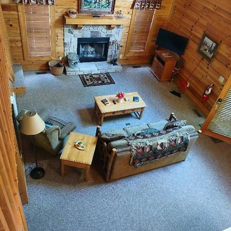 Beautiful 2 Bed Cabin With Hot Tub And Resort Pool Sevierville Exterior foto