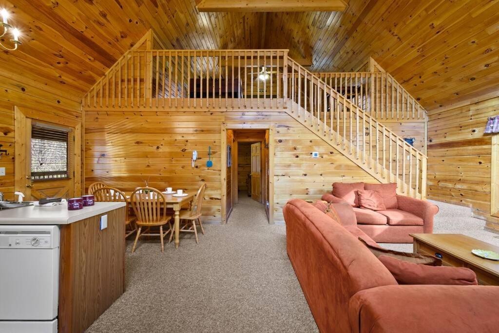 Beautiful 2 Bed Cabin With Hot Tub And Resort Pool Sevierville Exterior foto