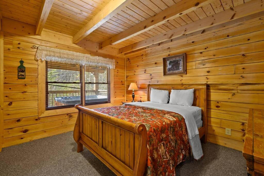 Beautiful 2 Bed Cabin With Hot Tub And Resort Pool Sevierville Exterior foto