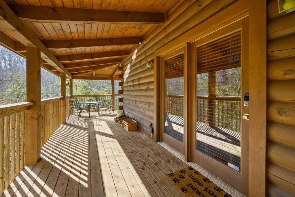 Beautiful 2 Bed Cabin With Hot Tub And Resort Pool Sevierville Exterior foto