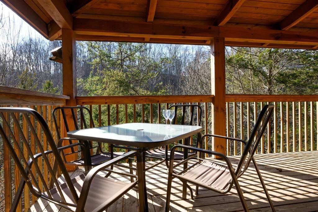 Beautiful 2 Bed Cabin With Hot Tub And Resort Pool Sevierville Exterior foto