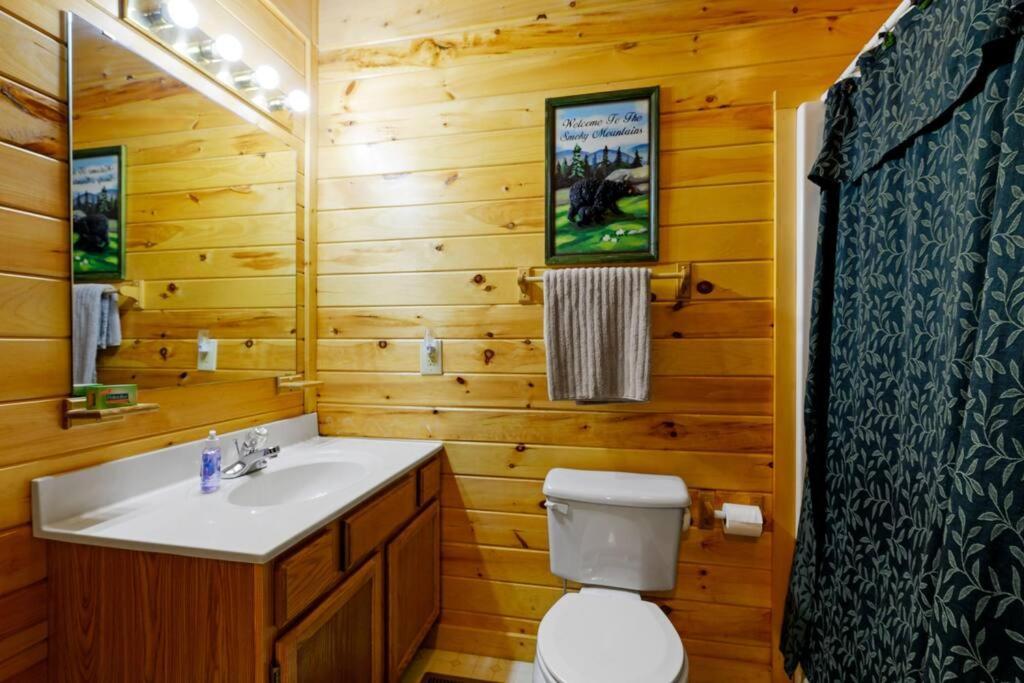 Beautiful 2 Bed Cabin With Hot Tub And Resort Pool Sevierville Exterior foto