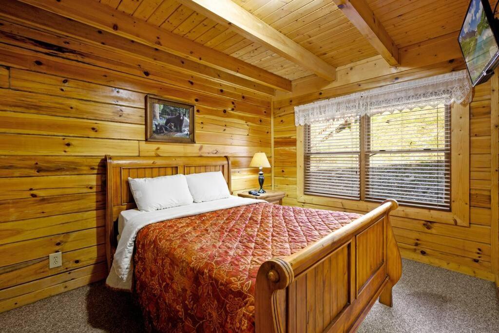 Beautiful 2 Bed Cabin With Hot Tub And Resort Pool Sevierville Exterior foto