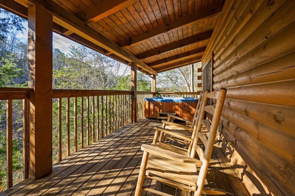 Beautiful 2 Bed Cabin With Hot Tub And Resort Pool Sevierville Exterior foto