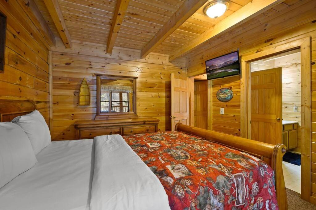 Beautiful 2 Bed Cabin With Hot Tub And Resort Pool Sevierville Exterior foto