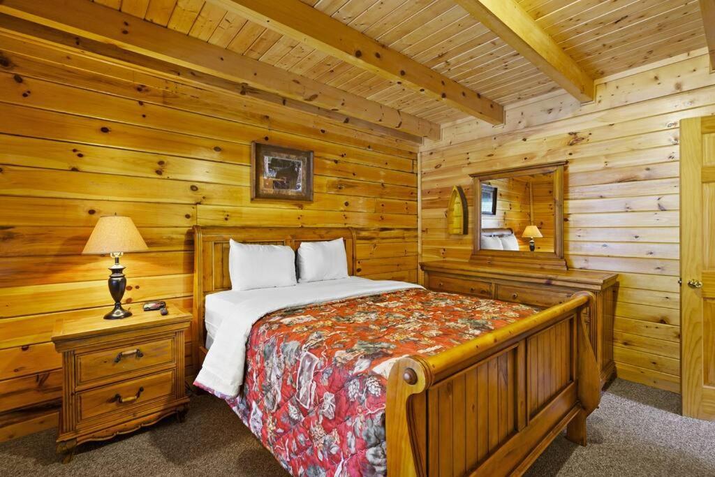 Beautiful 2 Bed Cabin With Hot Tub And Resort Pool Sevierville Exterior foto