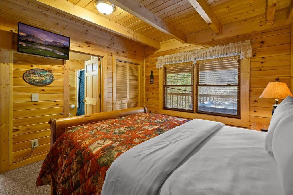 Beautiful 2 Bed Cabin With Hot Tub And Resort Pool Sevierville Exterior foto