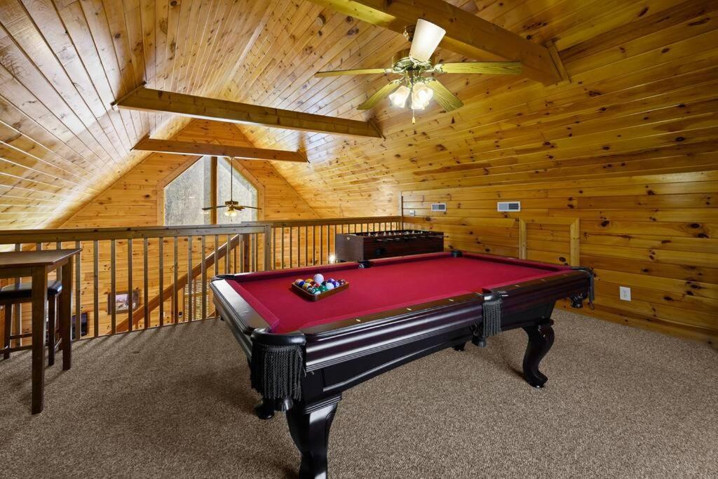 Beautiful 2 Bed Cabin With Hot Tub And Resort Pool Sevierville Exterior foto